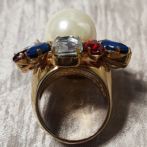 SCAASI CN Clear Rhinestone Red Blue Gold Tone Large Faux Pearl Cocktail Ring 9 - Picture 3 of 9